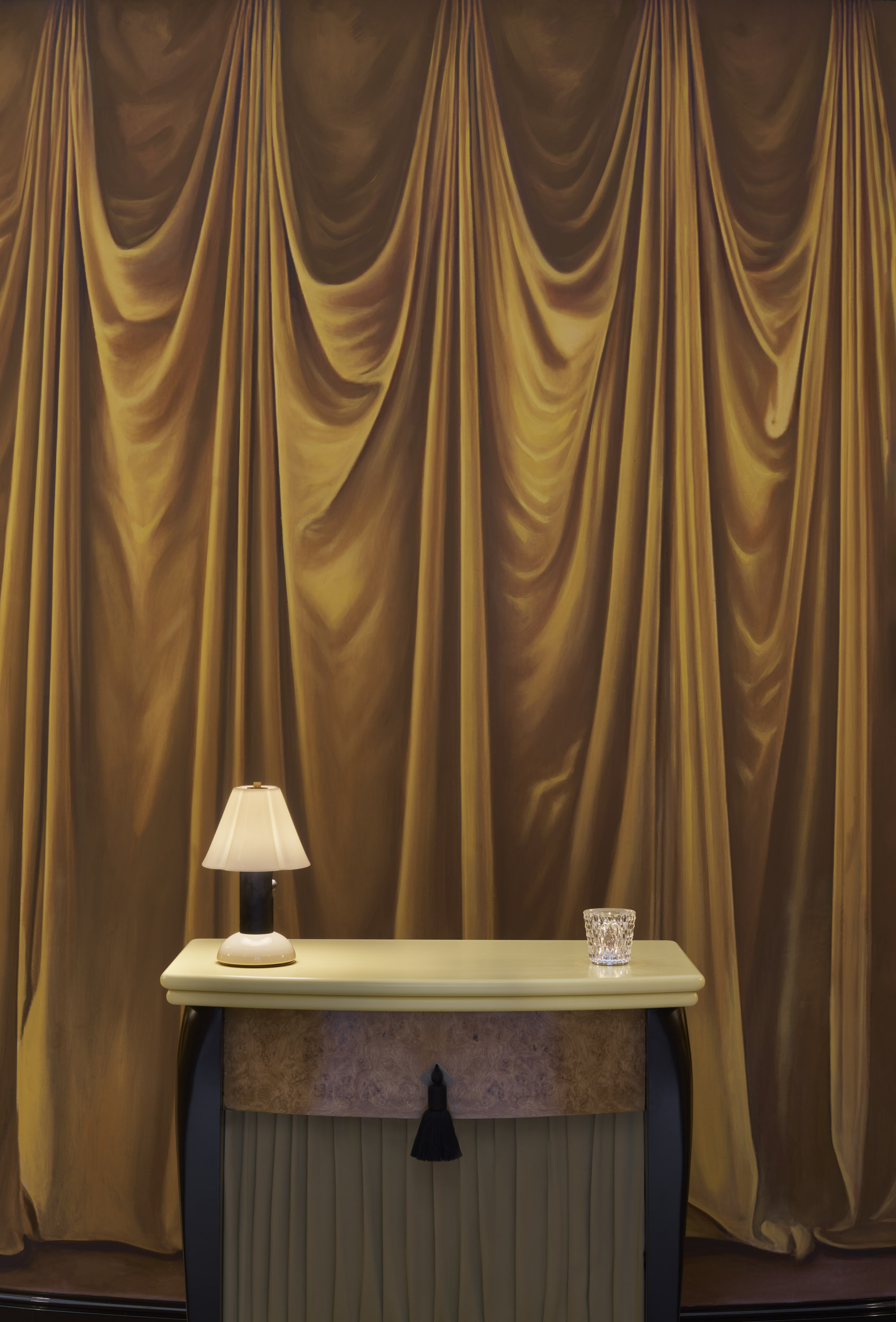 Palomino lounge screen