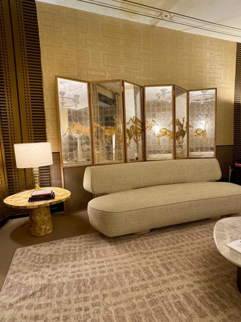 Palomino lounge overview
