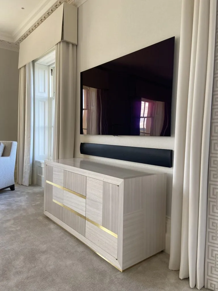 Luxurious koto contrasts