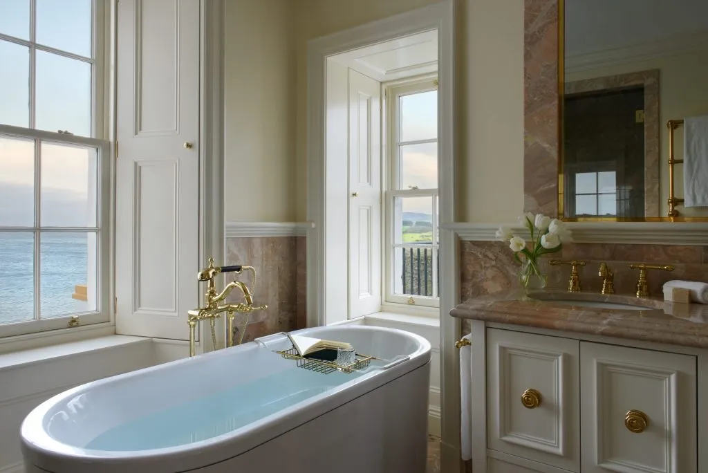 Lighthouse Suite bathroom